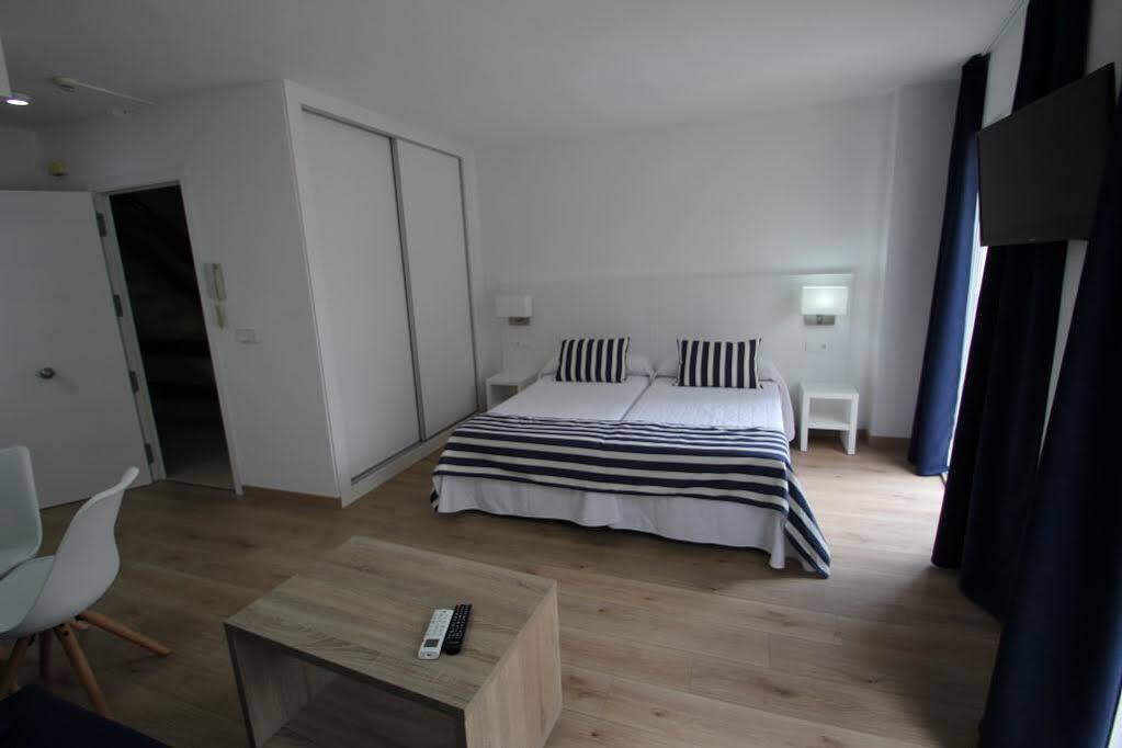 Apartamentos La Mar Бенидорм Экстерьер фото
